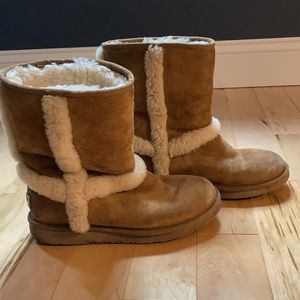 EUC Ugg Classic Short Suede Boot Shearling Detail